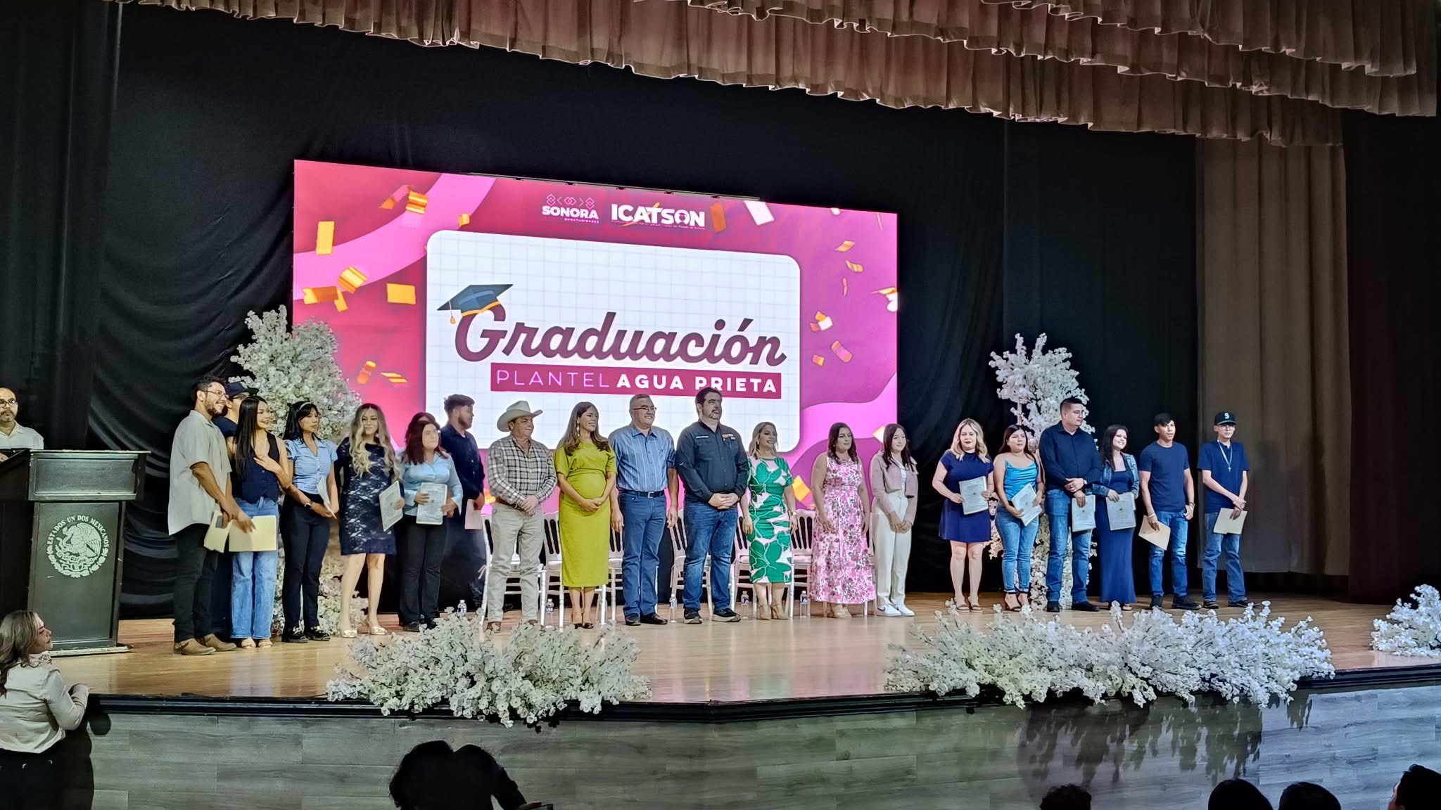 Icatson, presente en graduación de Agua Prieta