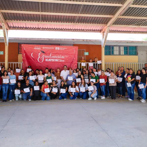 Icatson en tu colonia lleva a cabo graduación en Col Los Angeles