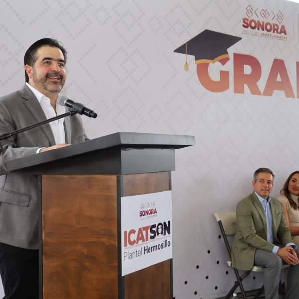 Se gradúan 355 alumnos en Icatson